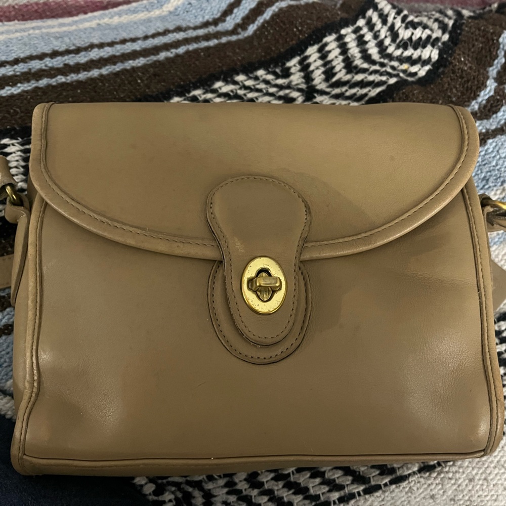 Vintage Coach Devon 9908 Tan Crossbody Bag with Gold Hardware and Leather Strap